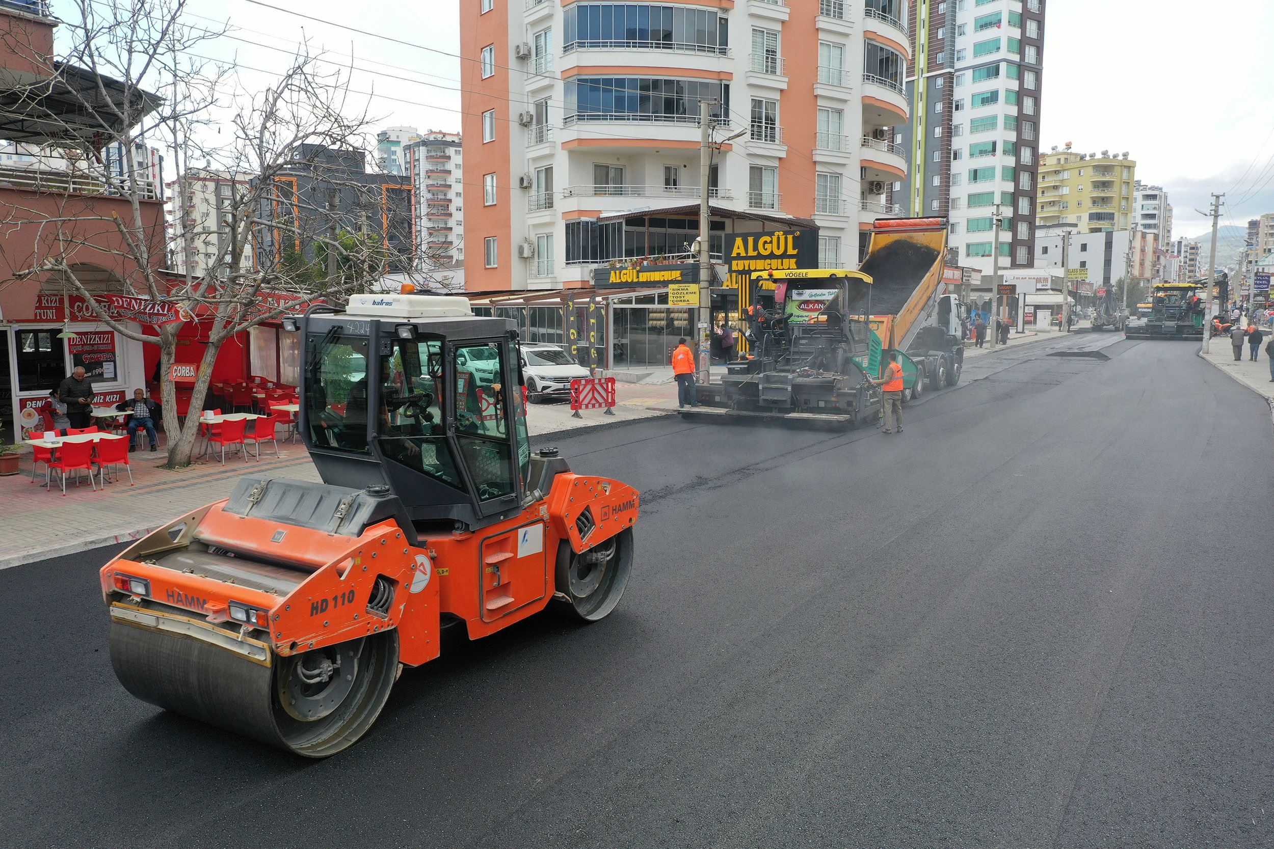 Büyükşehir Yol Yapım Ekipleri Mezitli Sokaklarında