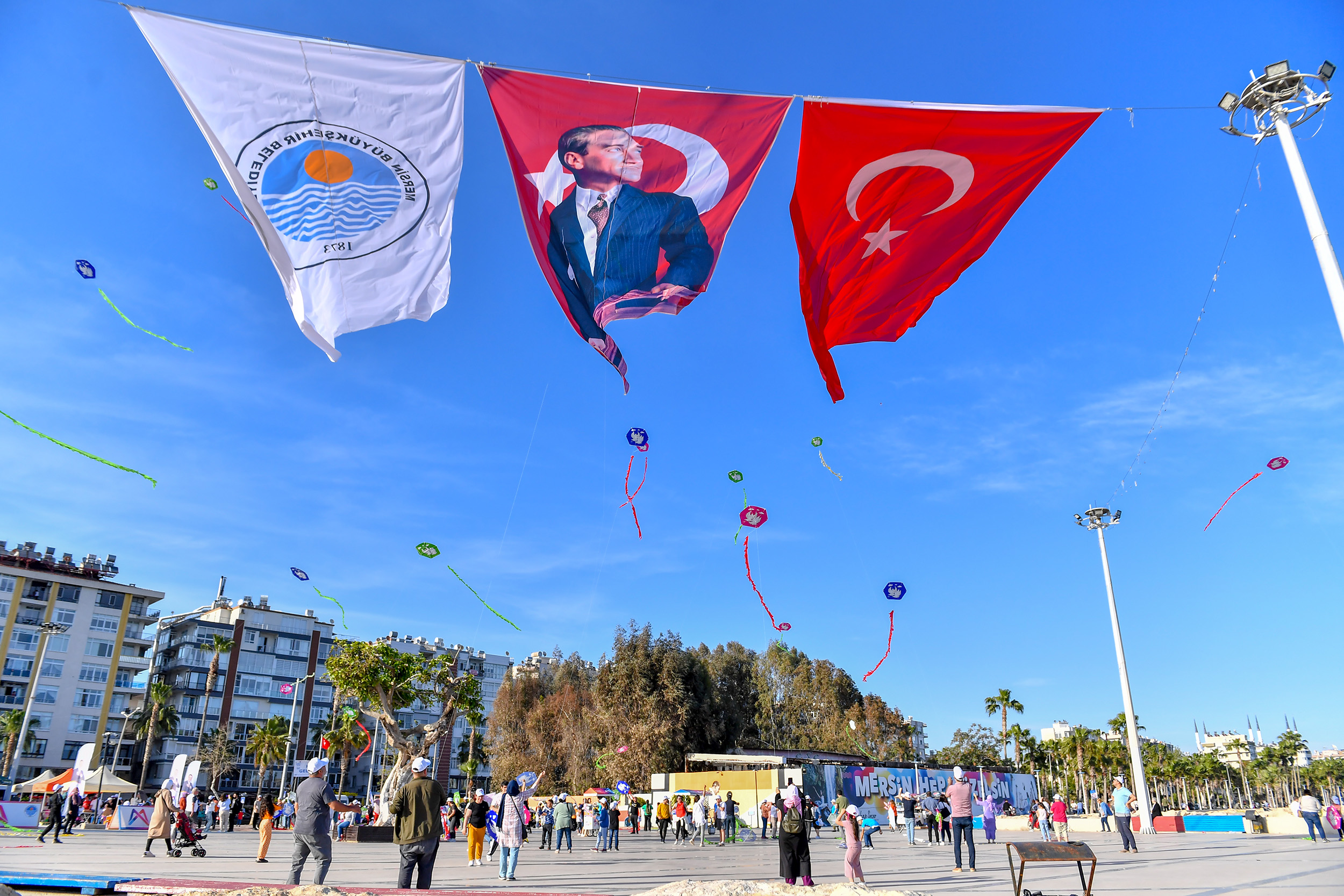 Büyükşehir’in ‘Engelleri Uçuruyoruz Şenliği’ İle Gökyüzü Rengarenk Oldu.