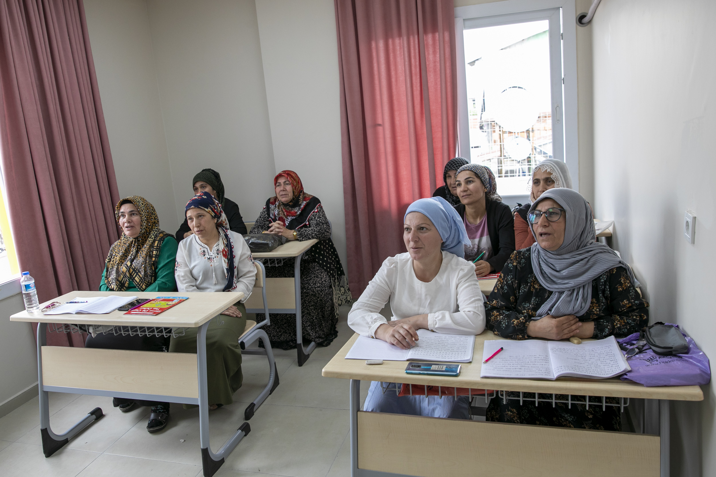 Büyükşehir’in Okuma Yazma Kursu Kadınlara Umut Oluyor