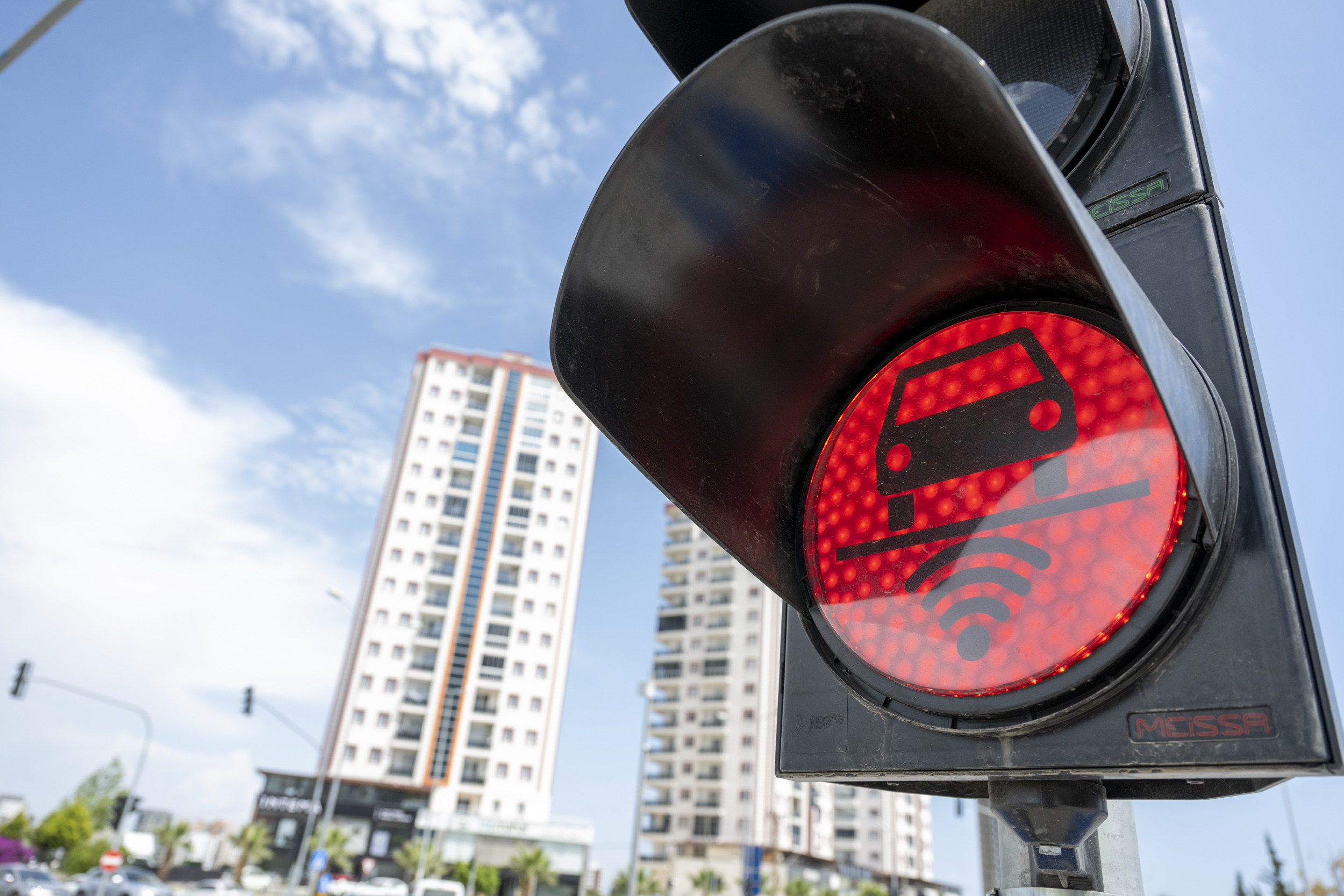 Mersin Büyükşehir, Loop Tabanlı Kavşak Yönetim Sistemi ve Değişken Mesaj Sistemi’ni Hayata Geçirdi